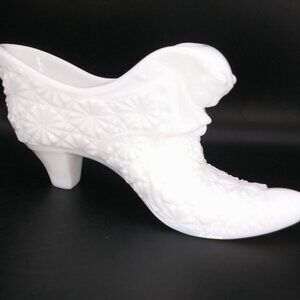Vintage White Milk Glass Daisy & Button Cat Head Slipper shoe Figurine 5.5"L